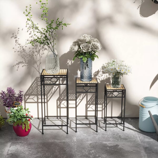 Outsunny 3-delt plantestativ, stabelbar blomsteropsats, urtepotteskjuler med rattan-look, planteskammel til have og altan, metal, guld