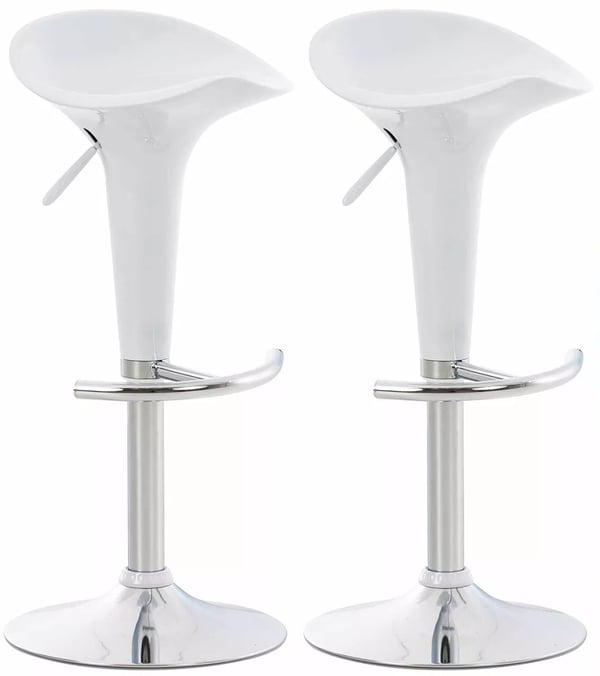 Set med 2 vita barstolar i plast med sadelformad sits och kromfärgad metallbas, justerbar höjd
