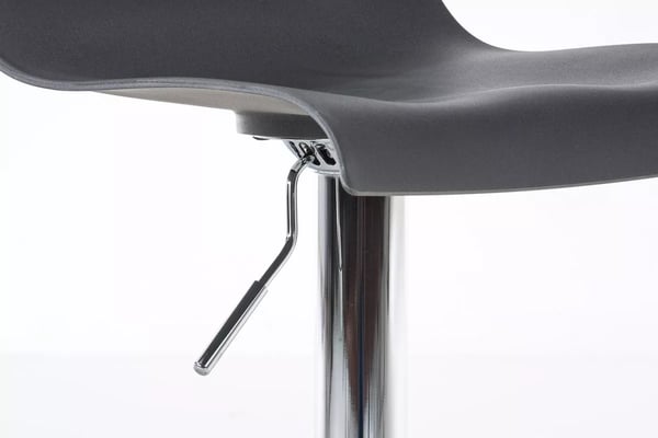 Grå moderne barstol i plast med metalramme i krom-look