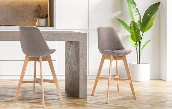 Set med 2 Cannes Barstolar i Tyg, Taupe Tyg med Ram i Ek