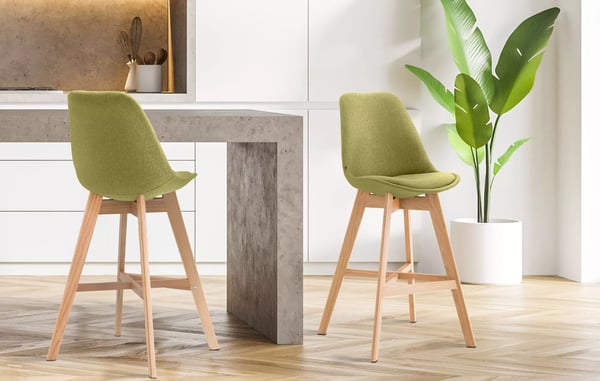 Set med 2 Cannes gröna barstolar i tyg med träram