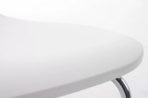 Sæt med 2 hvide gæstestole i træ med forkromet metalstel