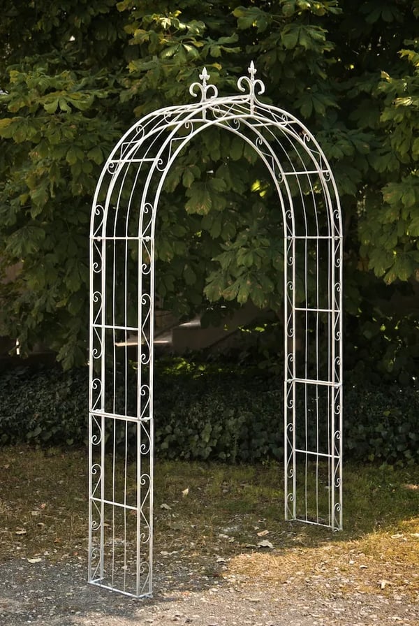 Valkoinen Metallinen Ruusukaari Aurinko Kiipeilytuella - 148x260cm