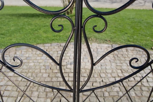 Melissa Rosenbue med Låge - Håndlavet Jern Klatreplantestøtte, Bronze Finish, 220cm