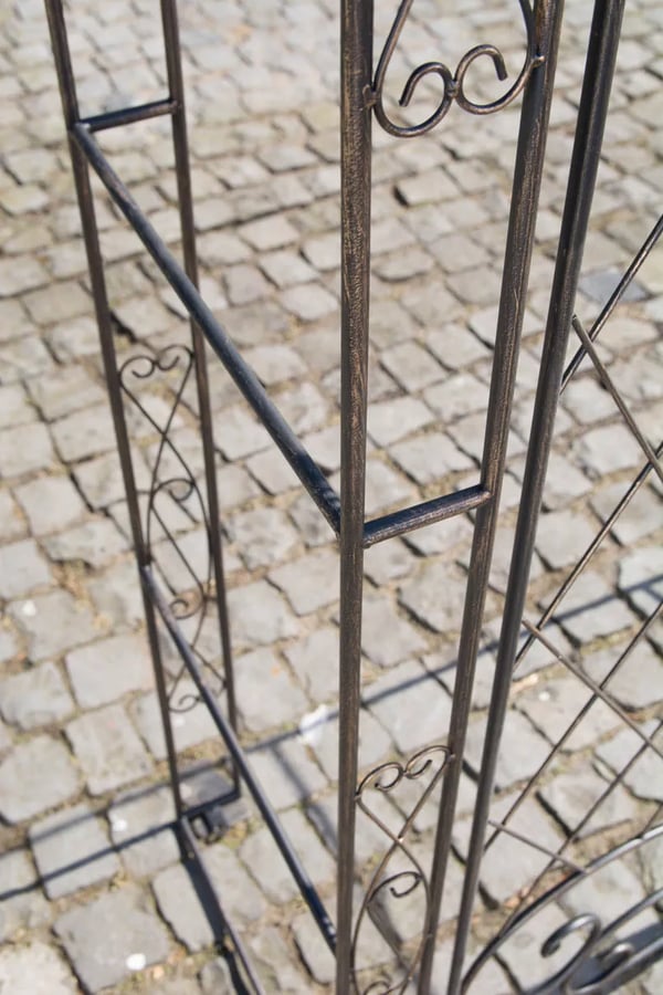 Melissa Rosenbue med Låge - Håndlavet Jern Klatreplantestøtte, Bronze Finish, 220cm