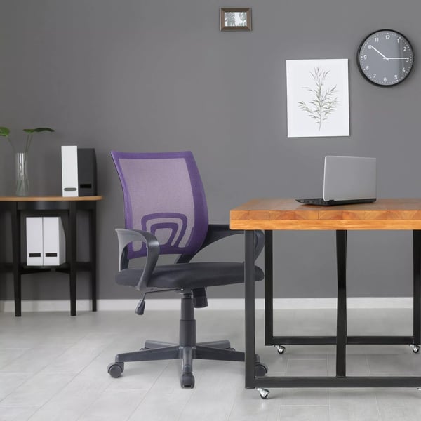 Genius kontorstol - Lilla imiteret læder med plastikstel, ergonomisk netryg, justerbar højde og vip, 120 kg maks. belastning
