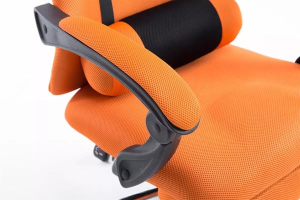 Orange kontorstol i imiteret læder med krom-look metalstel og fodstøtte