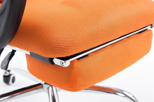 Orange kontorstol i imiteret læder med krom-look metalstel og fodstøtte