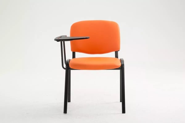 Orange gæstestol i imiteret læder med klapbord, mat sort metalstel