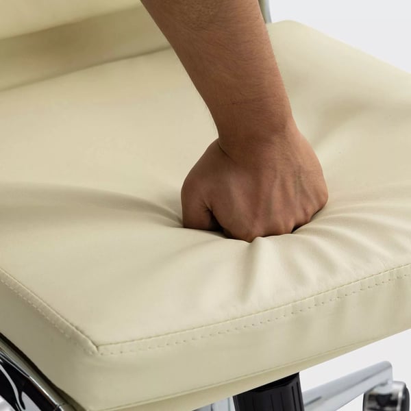 Cleveland Creme Kontorstol med Krom-look Metalaccenter - Ergonomisk Kunstlæder