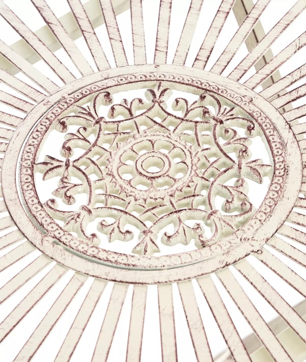 Antiikkikermanvärinen metallinen ulkopöytä, 71x71x71 cm