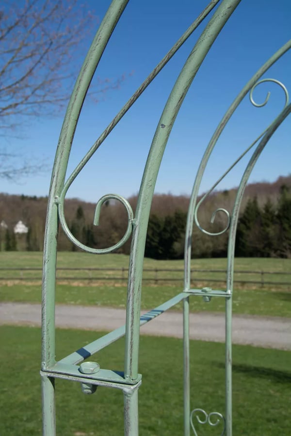 Melissa Antik Grøn Metal Rosenbue med Dobbelte Låger - 220cm Højde, 120cm Bredde