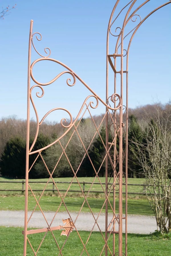 Melissa Rosenbue med Port - Antik Brun Metal, 220cm Højde