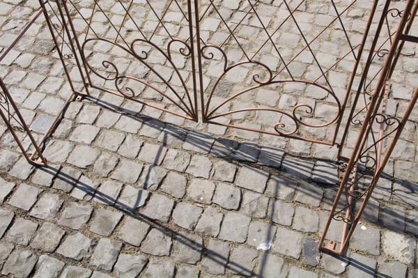 Melissa Rosenbue med Port - Antik Brun Metal, 220cm Højde