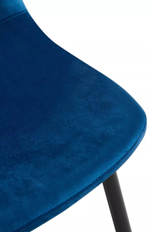 Sæt med 4 blå velour spisebordsstole med metalstel