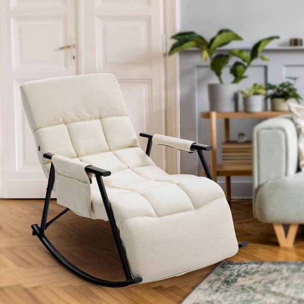 Cremefarvet stof afslappet loungestol med mat sort metalramme