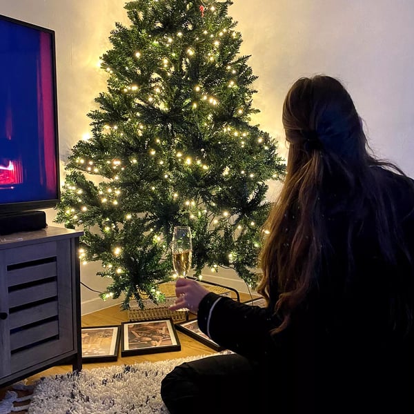 keinotekoinen joulukuusi, 210 cm joulukuusi 2154 kärjellä, 700 LED-valoa, liukumaton metalliteline, sisätiloihin, joulukoristeeksi, vihreä