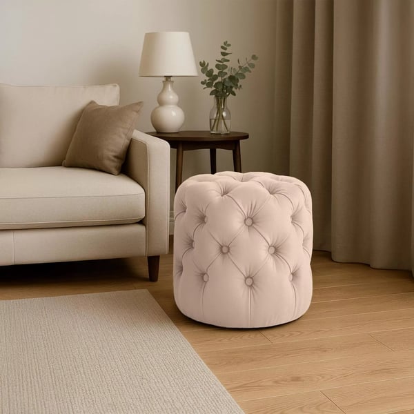 Drancy Cremefarvet Fløjlsskammel med Træramme - Elegant Chesterfield Design, Fodskammel eller Sidebord
