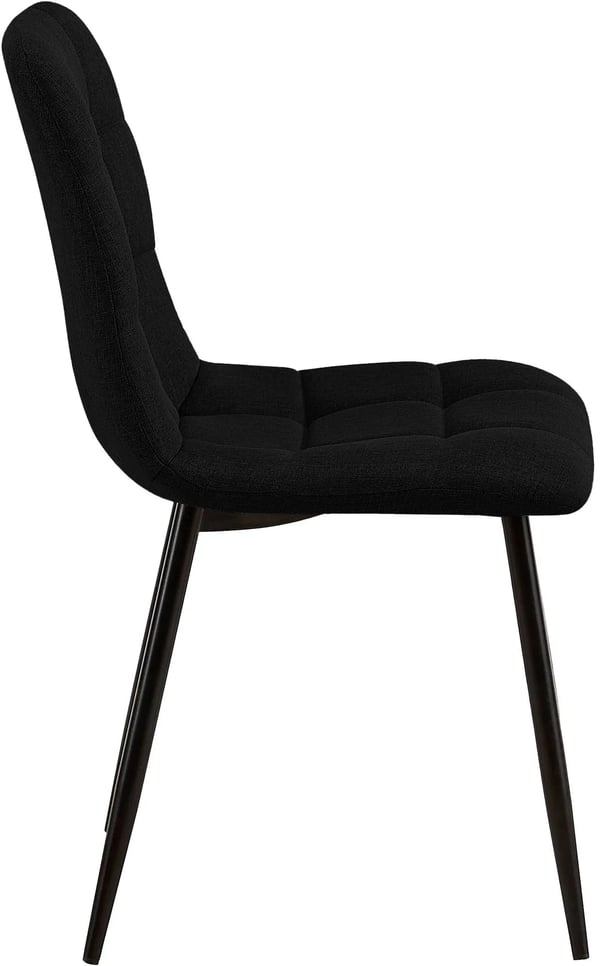 Tilde tygmatstol - Svart metallram - Bekväm sittplats med quiltad detalj
