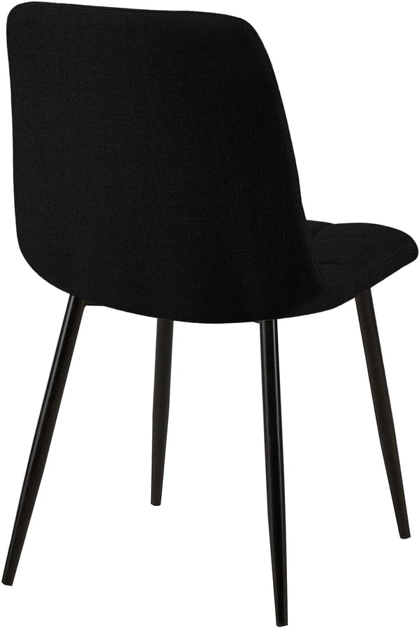 Tilde tygmatstol - Svart metallram - Bekväm sittplats med quiltad detalj
