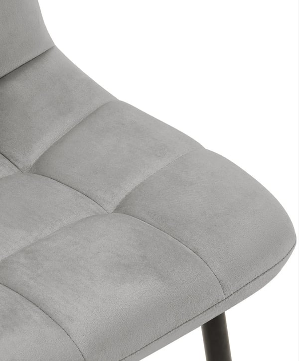Sæt med 2 Tilde grå velour spisebordsstole med metalben