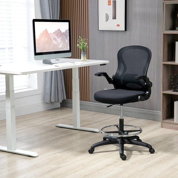 Ergonomisk kontorsstol i svart mesh med justerbart fotstöd och svankstöd, 102-122 cm hög
