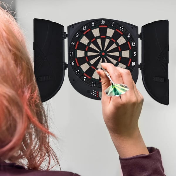 elektronisk dartskive med døre, lydeffekter, automatisk scoring, 6 pile, 26 spil, 185 spilvariationer, til 8 spillere