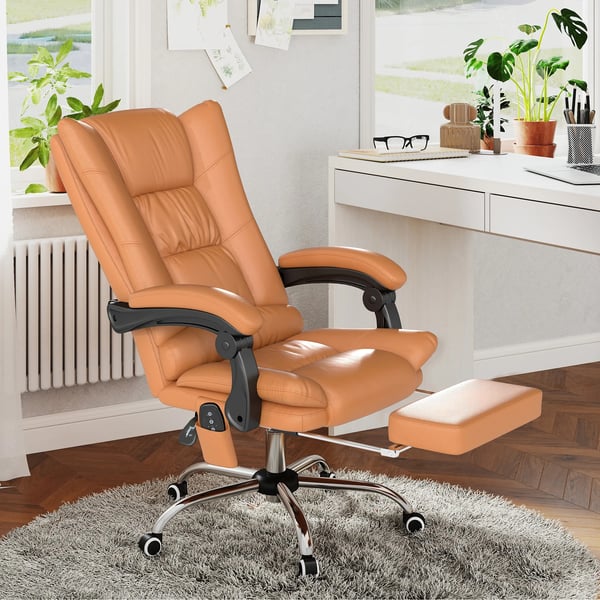 Massagestol med fotstöd och värme, kontorsstol i ljusbrunt konstläder, 135° recliner med smidig snurrfunktion