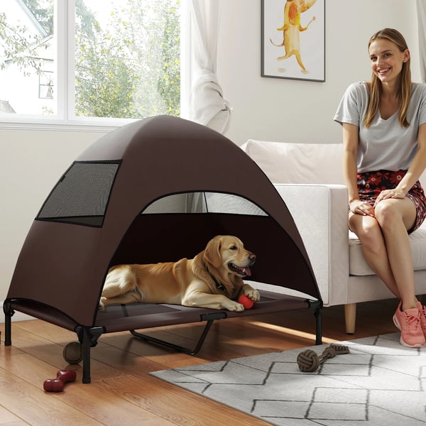 Hundeseng utendørs med tak – Høy, avkjølende PET-seng i kaffe (Polyester, 106x76x99cm)