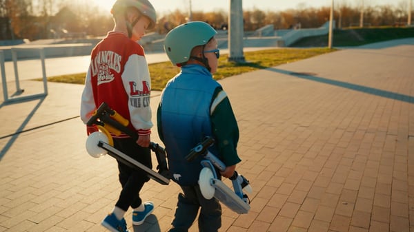 sun baby LUMI RIDE Sparkcykel Barn 2 hjul, trehjuling skoter från 3 år, LED - 7 färger, 20 program - 3 nivåer av styrhöjdsjustering, fotbroms, avtagba