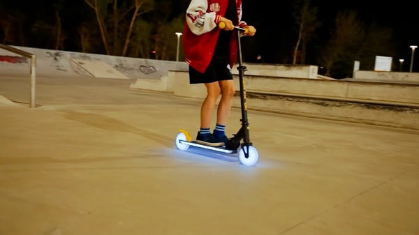 LUMI RIDE Scooter Kids 2 pyörää Sininen, kolmipyöräinen skootteri 3-vuotiaille, LED, 3 tasoa ohjaustangon korkeuden säätöä, jalkajarru
