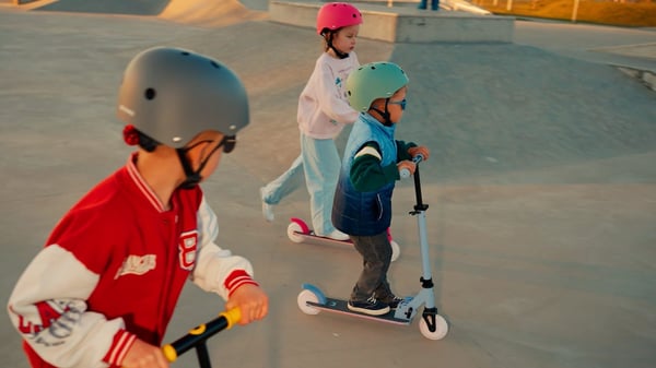 LUMI RIDE Scooter Kids 2 pyörää Sininen, kolmipyöräinen skootteri 3-vuotiaille, LED, 3 tasoa ohjaustangon korkeuden säätöä, jalkajarru