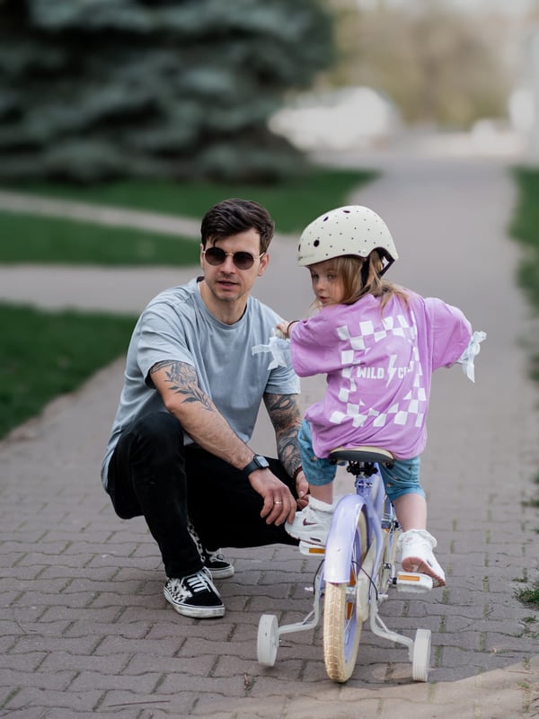 FLOWER BIKE Polkupyörä tytölle 16 tuumaa, työntötanko, sivupyörät, kori, violetti