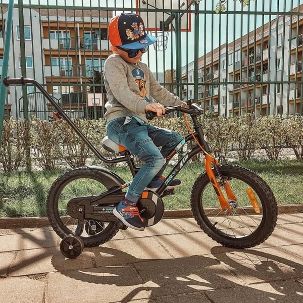 Pojan 14 tuuman Tiger Bike työntäjällä musta, oranssi ja turkoosi