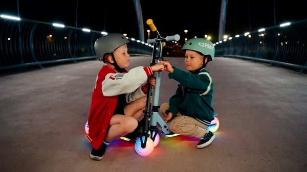 LUMI RIDE Scooter Kids 2 pyörää Sininen, kolmipyöräinen skootteri 3-vuotiaille, LED, 3 tasoa ohjaustangon korkeuden säätöä, jalkajarru