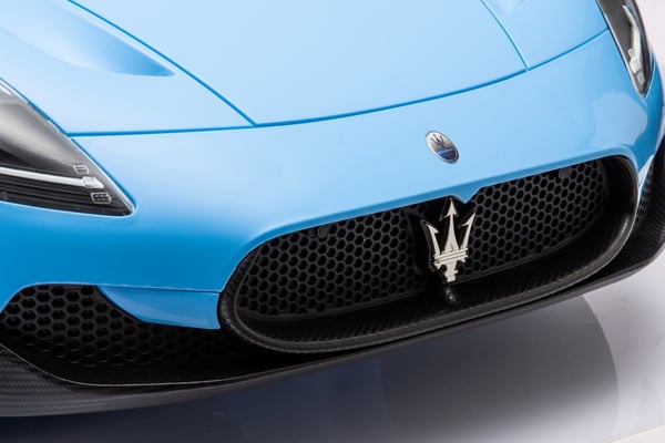 Maserati GT Cabrio Yksi sähköauto lapsille pilotti MP3 LED sininen Sun Baby