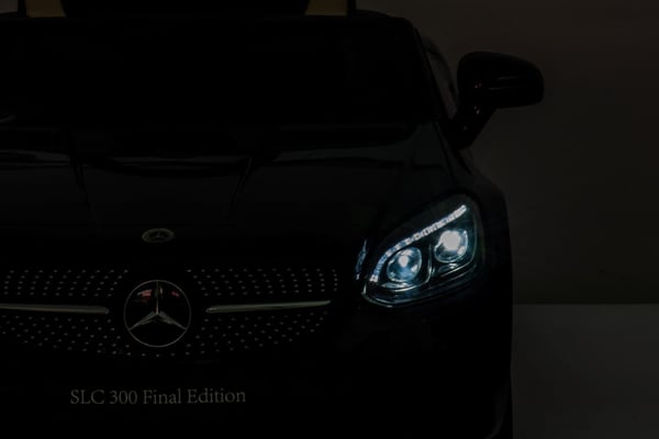 Mercedes Benz SLC300 Yksi sähköauto lapsille, sininen Sun Baby