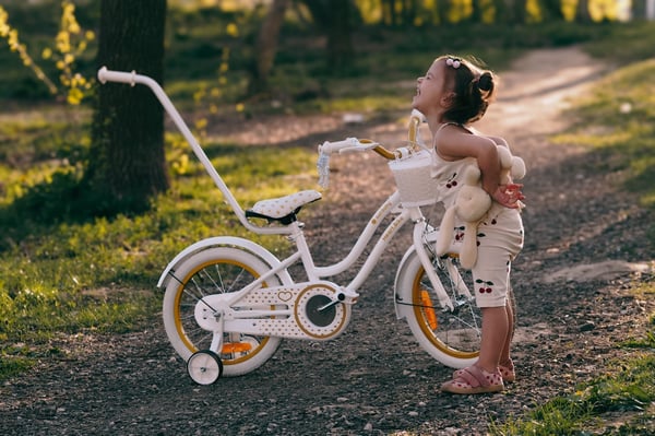 16 tuuman tyttöjen pyörä HEART BIKE - valkoinen ja kulta