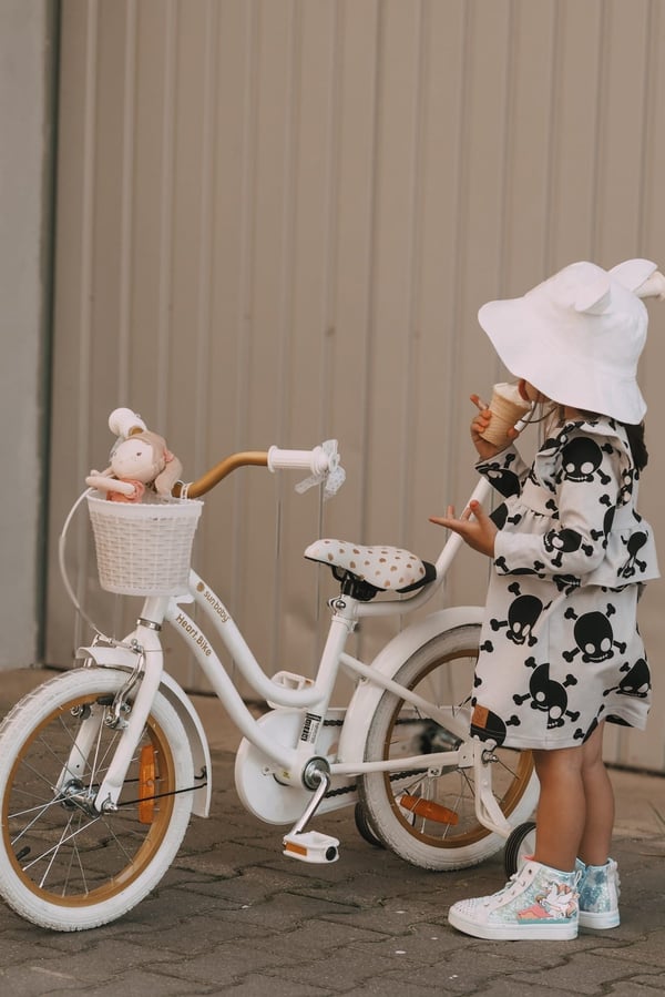 16 tuuman tyttöjen pyörä HEART BIKE - valkoinen ja kulta