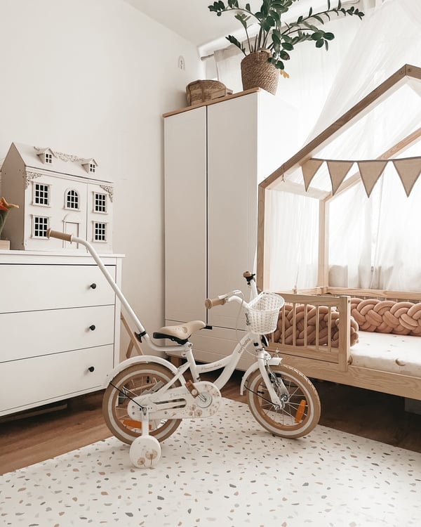 FLOWER BIKE Polkupyörä tytölle 14 tuumaa, työntötanko, sivupyörät, kori, beige