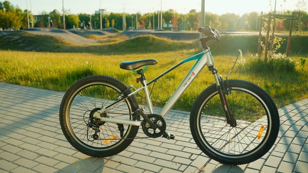 20 tuuman pojan lastenpyörä MTB Shimano 6 vaihdetta VERDANT Juniper