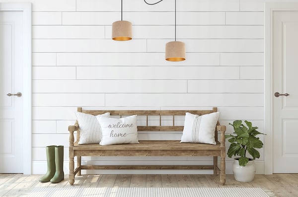 ELEGANT HÆNGELAMPE MED EDDEKRON, GYLDEN FLØJLSSKÆRM