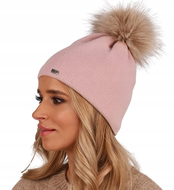 Rosa mössa med pompom, polsk tillverkning A13