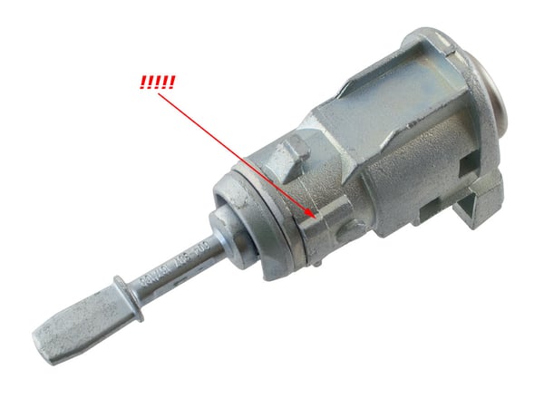 VW Bora 97-03 fram vänster låsinsats