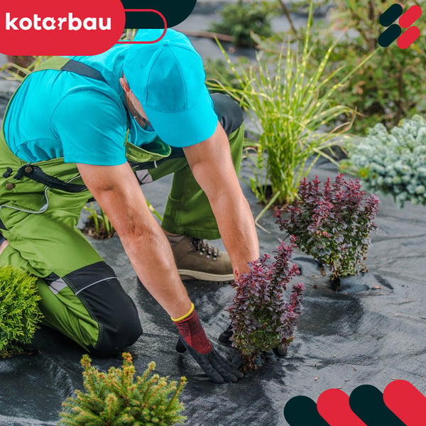 KOTARBAU® Ukrudtsbeskyttelsestekstil til havebrug, universal, til ukrudt, sort rulle, 70 g/m², 1,1 x 50 m + pløkker