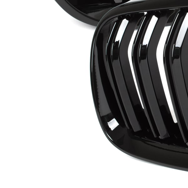 BMW 3 E92 E93 10-13 nyreer mellem reflektorer venstre og højre sæt sort blank dobbelt bar
