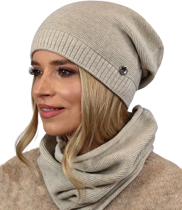 Varm damesæthue med snood beige B1