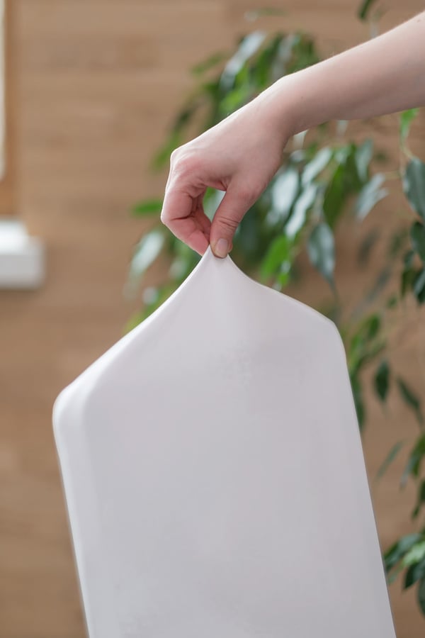 Valkoinen sileä yleismallinen tuolinpäällinen