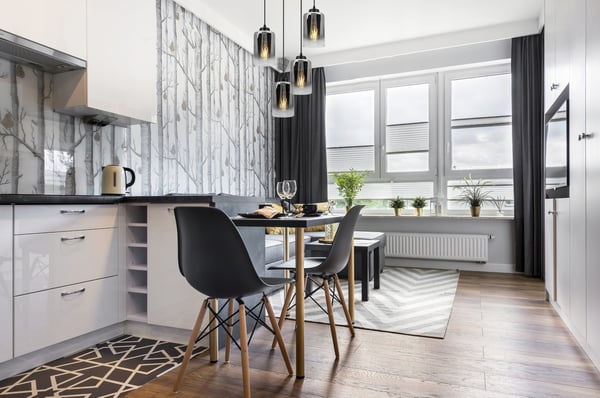 MODERNE ELEGANT HÆNGELAMPE MED GLASSKÆRM