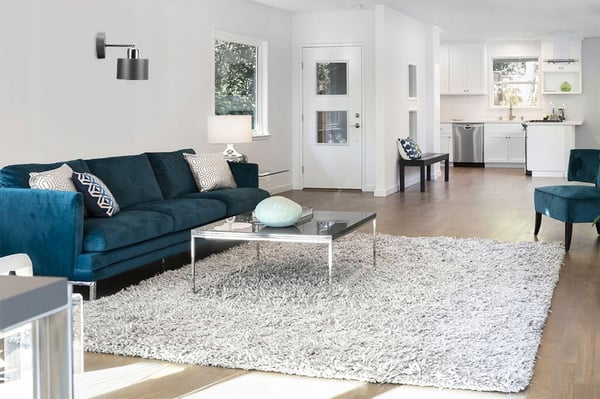 Seinävalaisin Loft Edison LED peilin yläpuolella